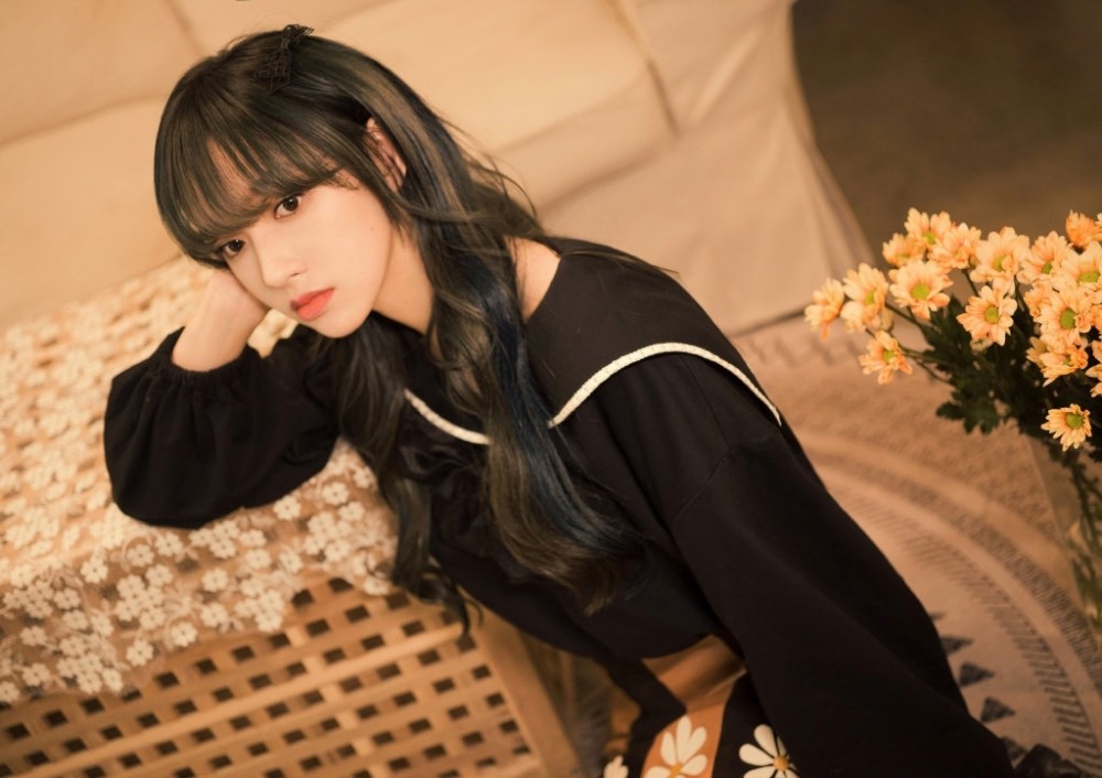 程潇的刘海可爱秀气,没刘海的时候又大方干练,简直就是小仙女