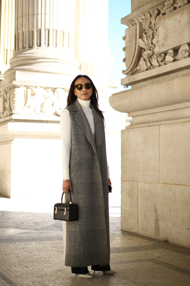 大衣配裤子过时了！这几种穿衣打扮方式，时髦洋气还减龄