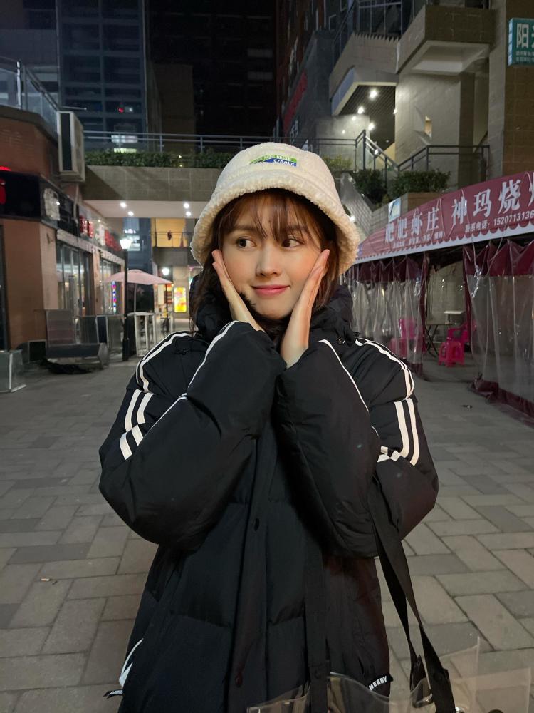 撞脸港星叶蕴仪，曾是南昌大学校花，穿黑色羽绒服清纯如初恋