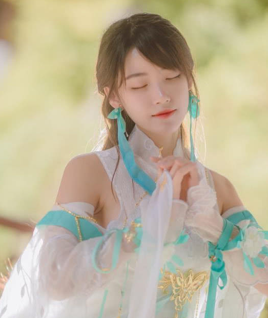 半藏森林圣诞晒新茶艺照,网友感慨:要是她没遇到那个渣男该多好