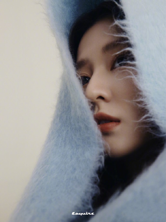 乔欣2021新年时尚大片,终于找到突破口,时髦冷艳造型吸睛