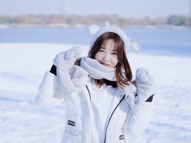 白色羽绒服怎么穿好看?白色羽绒服内搭什么有时尚感