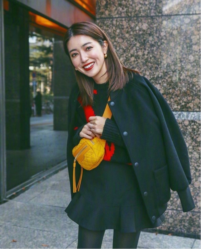 这位日本博主的穿搭越看越耐看,不同于往日的小清新,穿搭简洁大气有品味