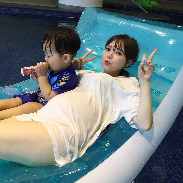 婴儿肥才是可爱王道！这位有两个宝宝的萝莉妈妈超级可爱无人能及！