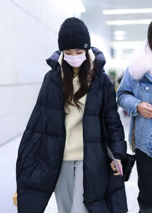 徐璐复古红唇妆超养眼,穿衣打扮什么风格都能轻松HOLD住