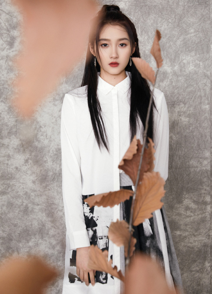 关晓彤的水墨国风造型太可了，女侠范儿十足！