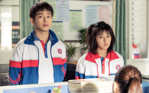 怎么穿衣打扮才能摆脱“学生气”？学女明星们的这些方法，成熟又有魅力