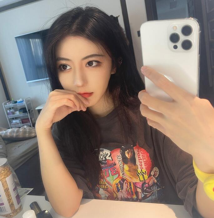 网红“厨娘”造型大比拼，呆妹儿平底锅亮眼，蔡萝莉又毁形象