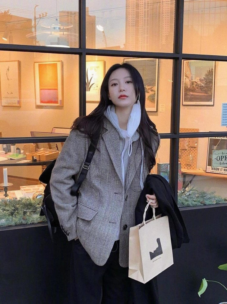 美丽不靠颜值!这位韩国小姐姐衣品出众,每套搭配都好好看