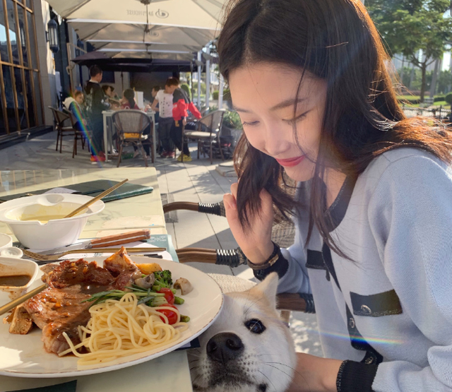 半藏森林签约公司以爱豆身份出道,网友:娱乐圈门槛这么低了?