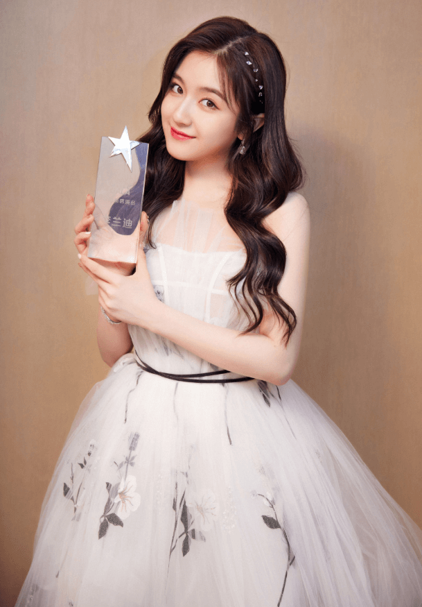 2021年首个红毯，女明星纷纷化身冬日“冻美人”，谁美到你了？