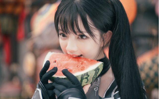 国服第一萝莉COS小昭还现场撩妹，网友："撩汉"时更显手段