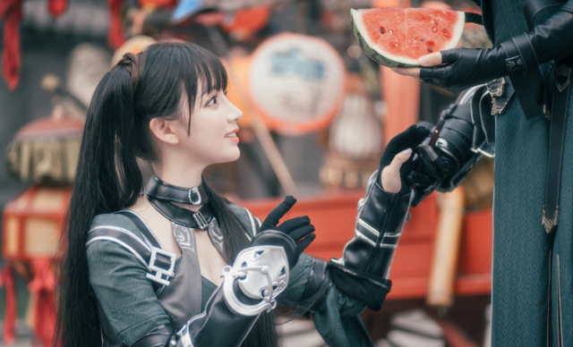 国服第一萝莉COS小昭还现场撩妹，网友："撩汉"时更显手段