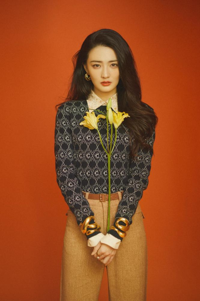 徐璐复古红唇妆超养眼,穿衣打扮什么风格都能轻松HOLD住