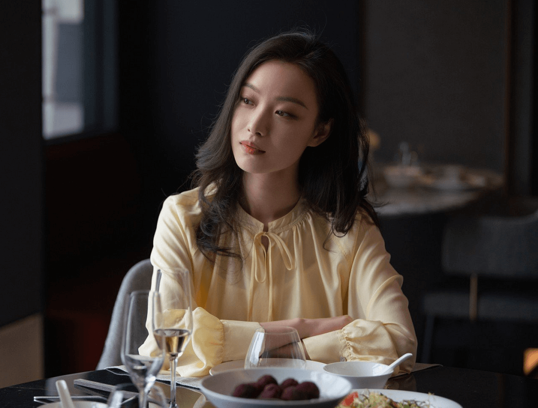 倪妮和刘诗诗好会穿！简约单品穿出高级气质，美得优雅又时髦