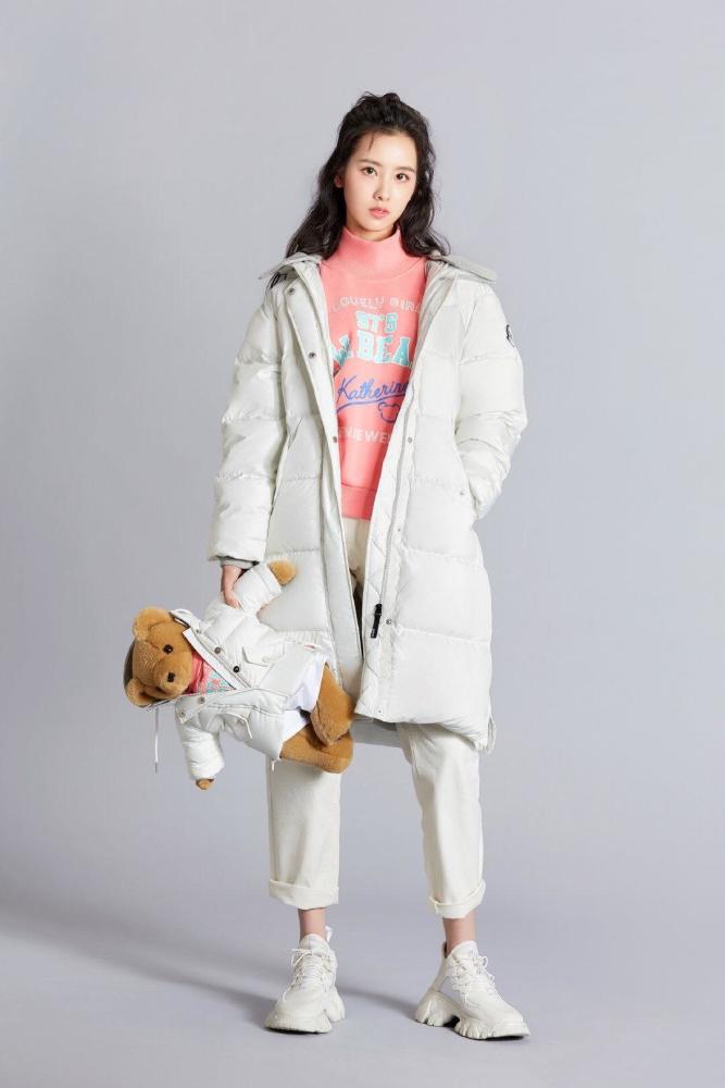 陈都灵穿针织毛衣时髦大气 甜美女神非她莫属!