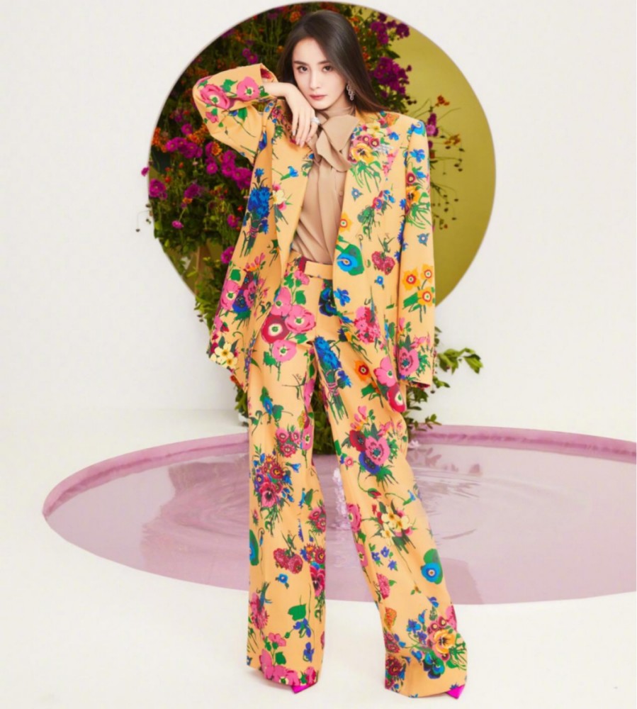 杨幂登越南《时尚芭莎》开年封面,国内女明星第三人