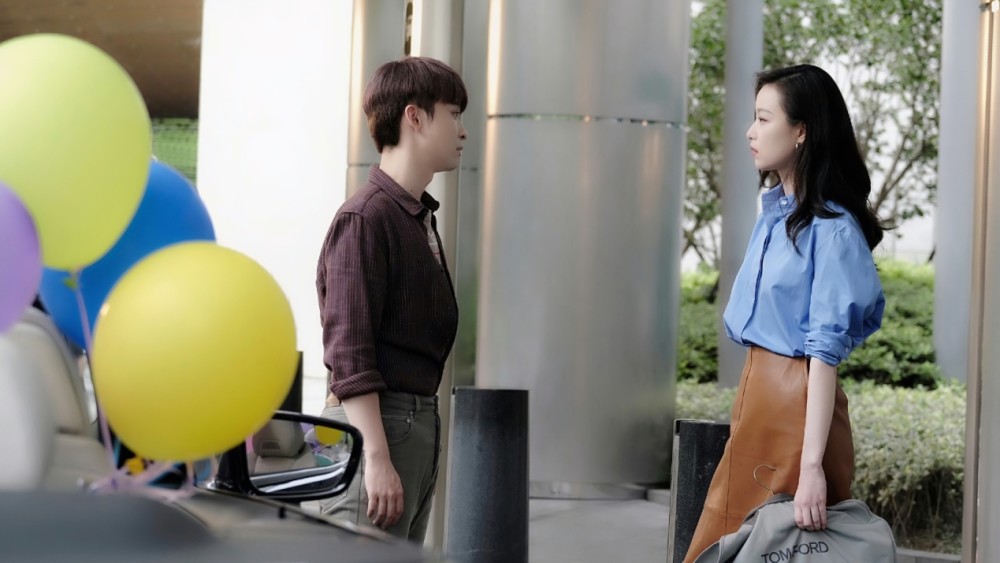 倪妮戏里戏外都时髦，每套造型都值得职场星人们去借鉴