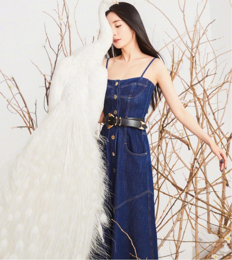 杨幂登越南《时尚芭莎》开年封面,国内女明星第三人