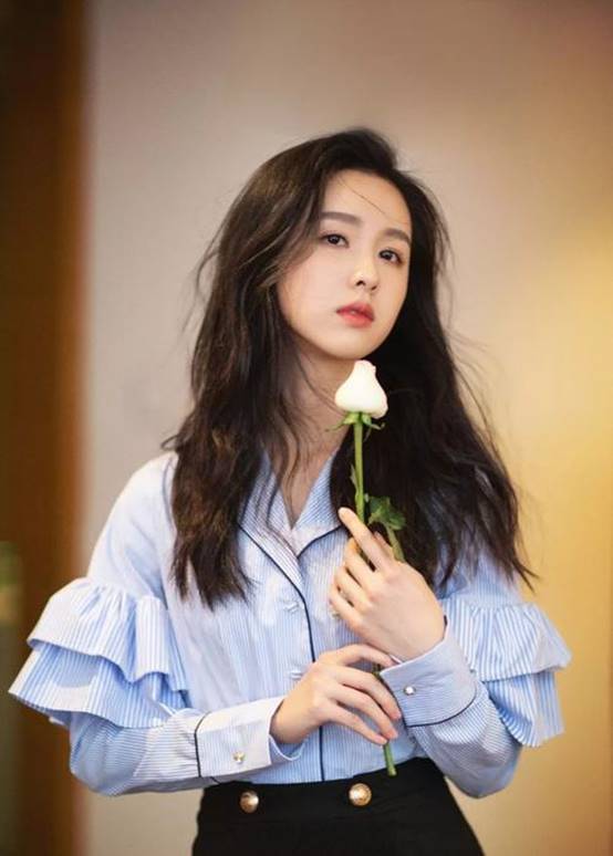 怎么穿衣打扮才能摆脱“学生气”？学女明星们的这些方法，成熟又有魅力