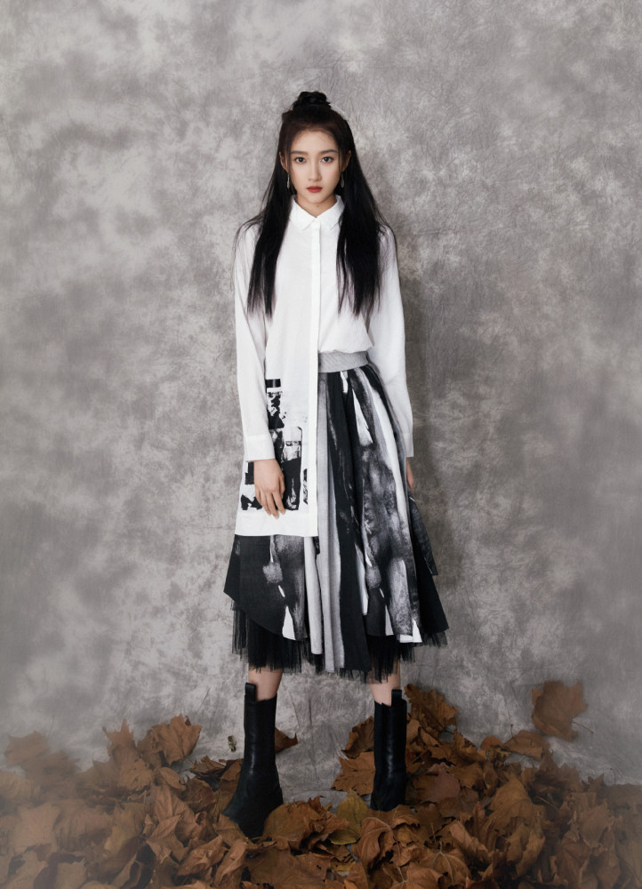 关晓彤的水墨国风造型太可了，女侠范儿十足！