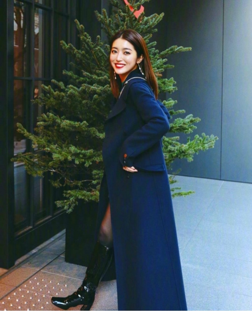 这位日本博主的穿搭越看越耐看,不同于往日的小清新,穿搭简洁大气有品味