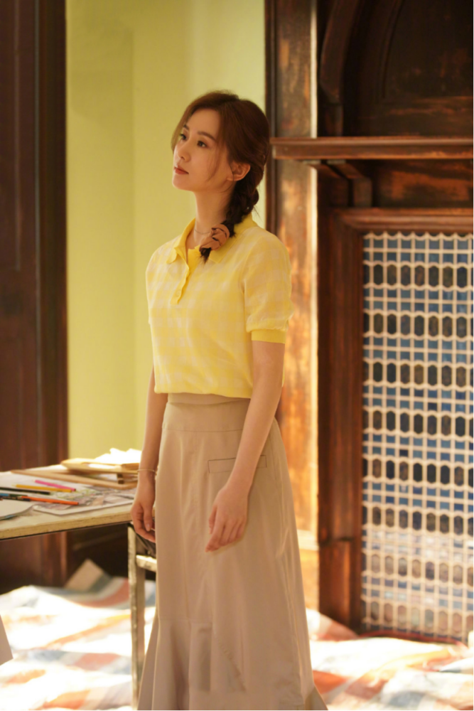 刘诗诗“白月光”气质超美！新剧中穿衬衣配短裙好清纯