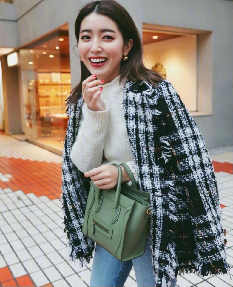 这位日本博主的穿搭越看越耐看,不同于往日的小清新,穿搭简洁大气有品味