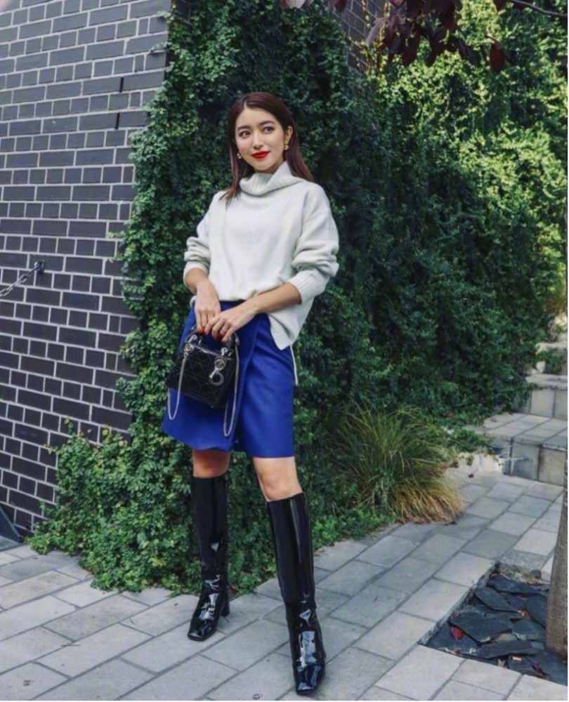 这位日本博主的穿搭越看越耐看,不同于往日的小清新,穿搭简洁大气有品味