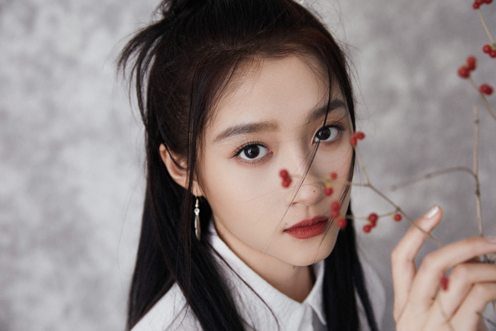 关晓彤的水墨国风造型太可了，女侠范儿十足！