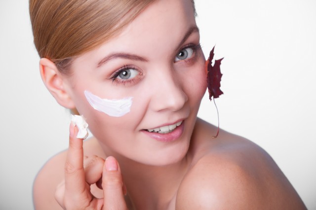 脸粗糙了怎样变细腻 改善皮肤粗糙你需要做以下几个方面