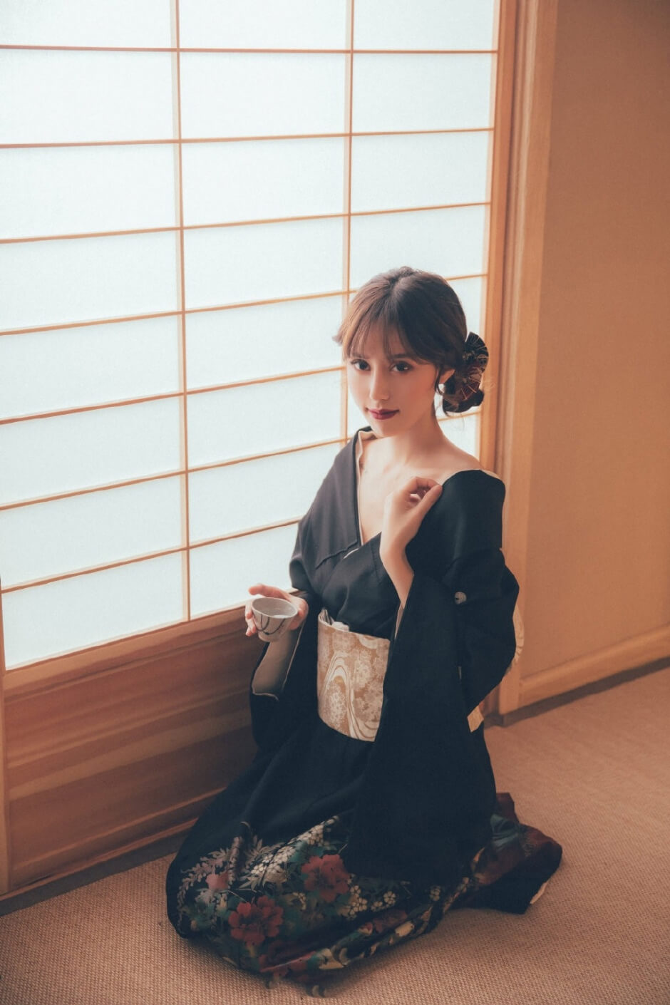 日系极品低胸气质美女性感优雅迷人图片写真