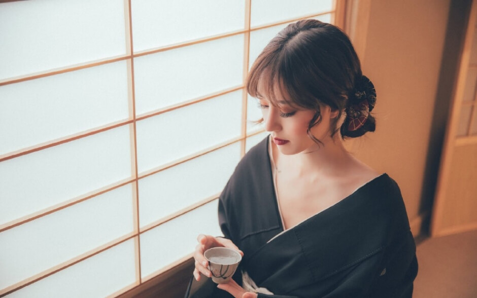 日系极品低胸气质美女性感优雅迷人图片写真