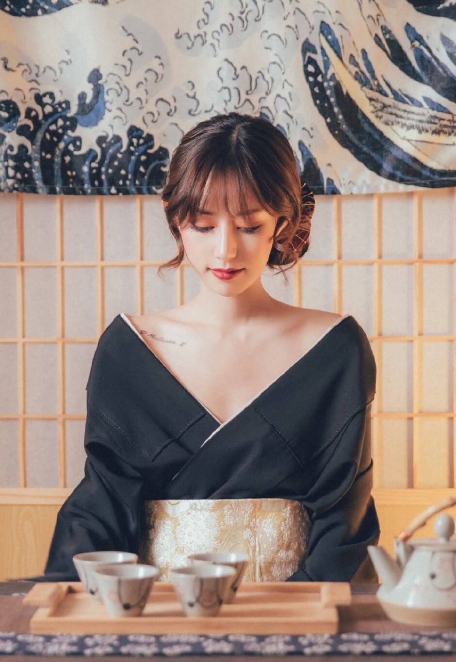 日系极品低胸气质美女性感优雅迷人图片写真