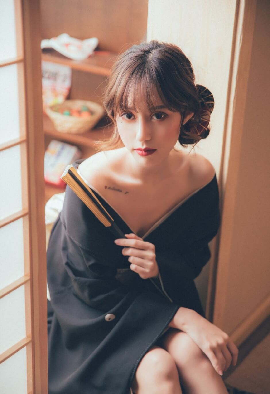 日系极品低胸气质美女性感优雅迷人图片写真