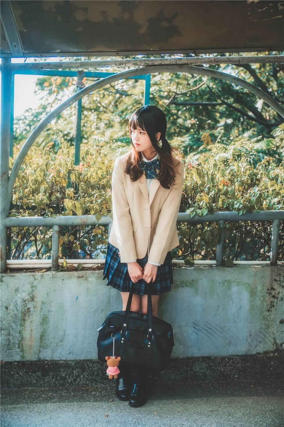 穿校服的清纯柔美少女清晨户外唯美写真