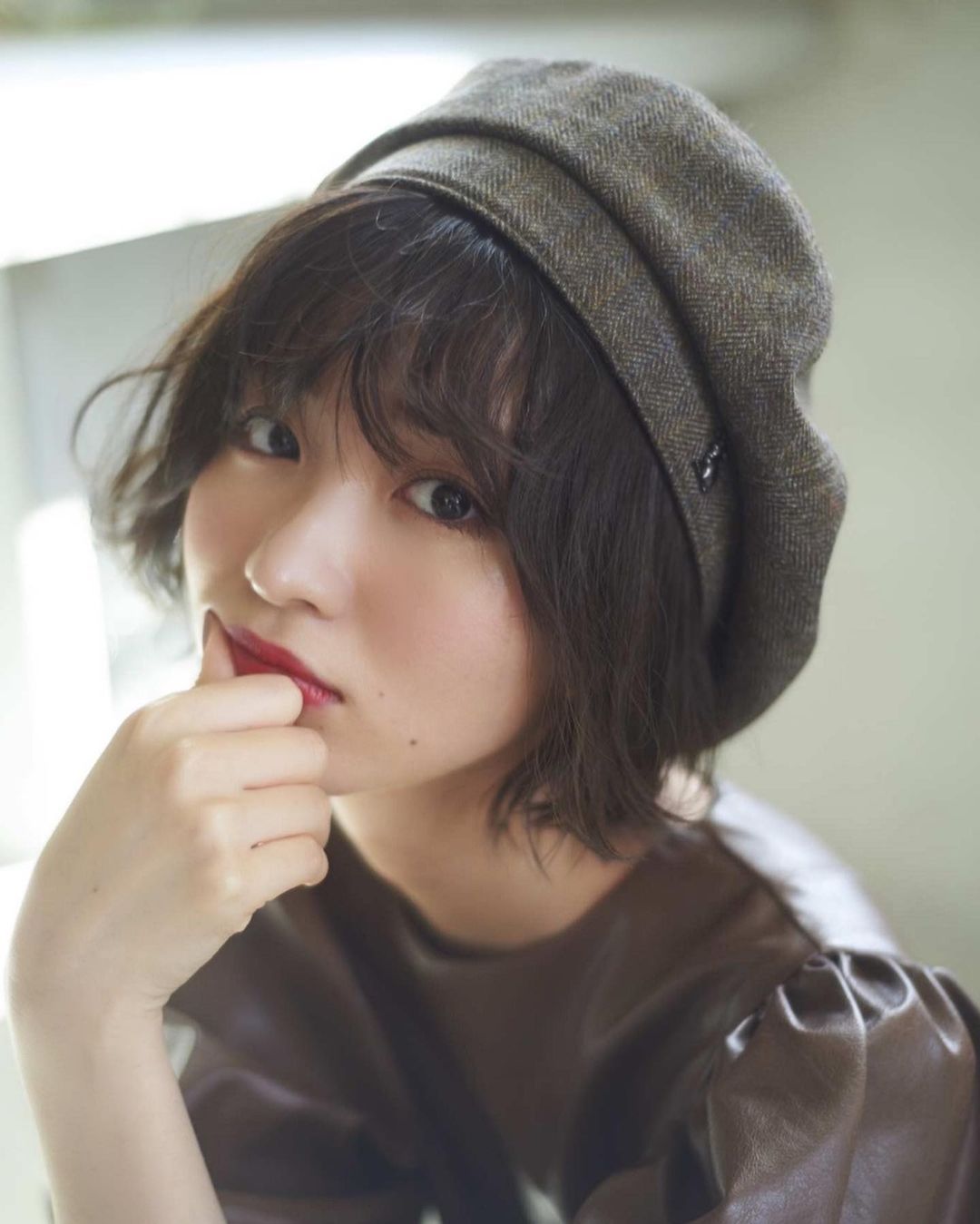 日系时尚杂志模特冈崎纱绘甜美笑容亲和力十足，完全理想型女友