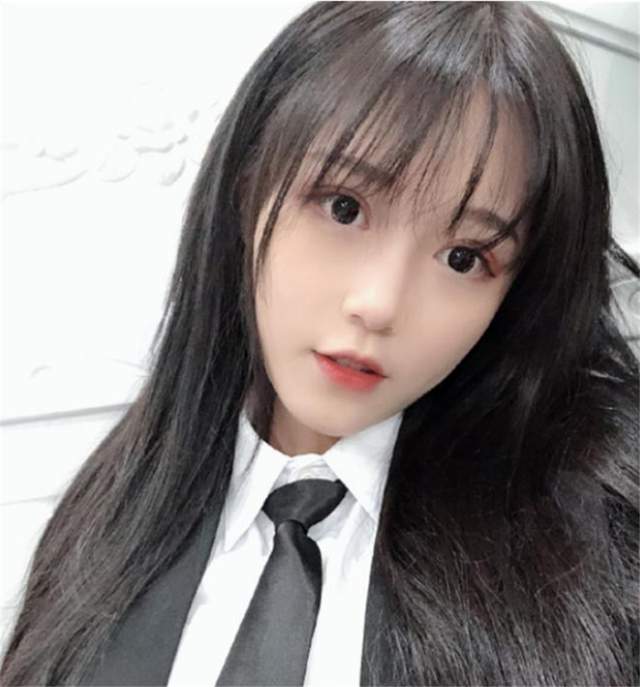 郝一点素颜10级美颜都救不了?同为晒颜呆萌这招更大胆