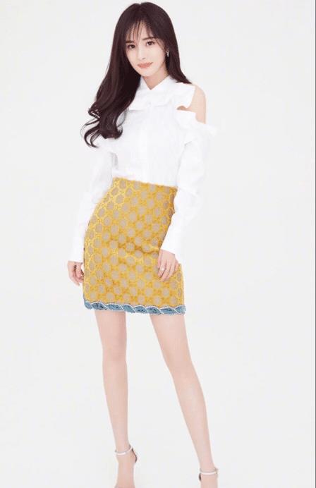 身材小巧的冯提莫时尚感有多强?堪称小个子女生穿搭模板
