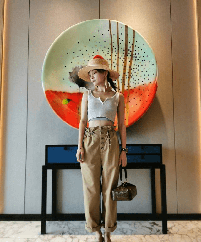 张韶涵开口就有穿透云霄的爆发力,衣品充满了少女感