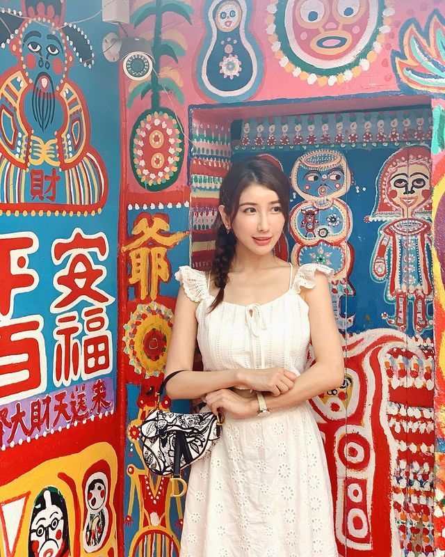 论坛上疯传一张戴口罩的正妹，她竟然是写真女星《亚里沙》