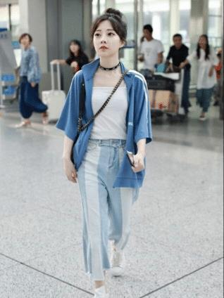 身材小巧的冯提莫时尚感有多强?堪称小个子女生穿搭模板