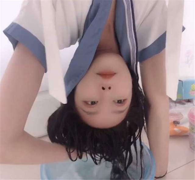 郝一点素颜10级美颜都救不了?同为晒颜呆萌这招更大胆