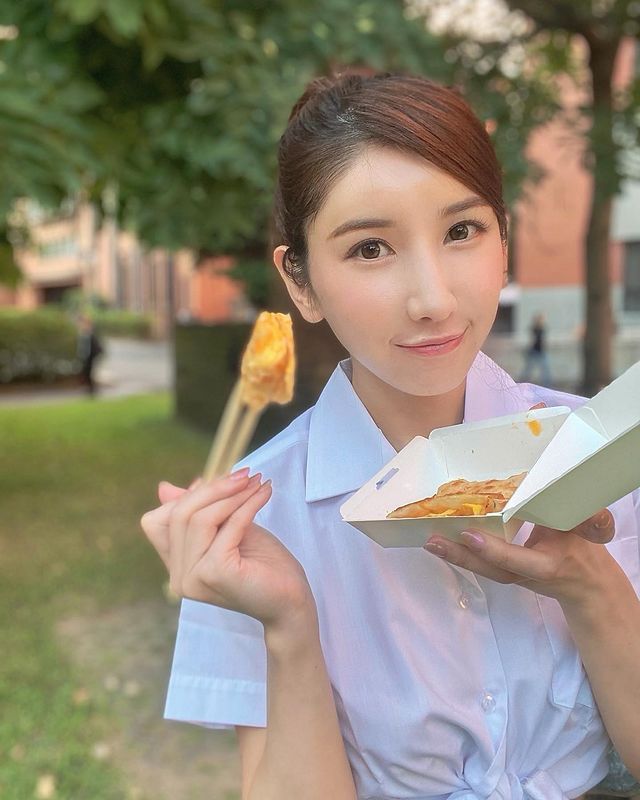 论坛上疯传一张戴口罩的正妹，她竟然是写真女星《亚里沙》