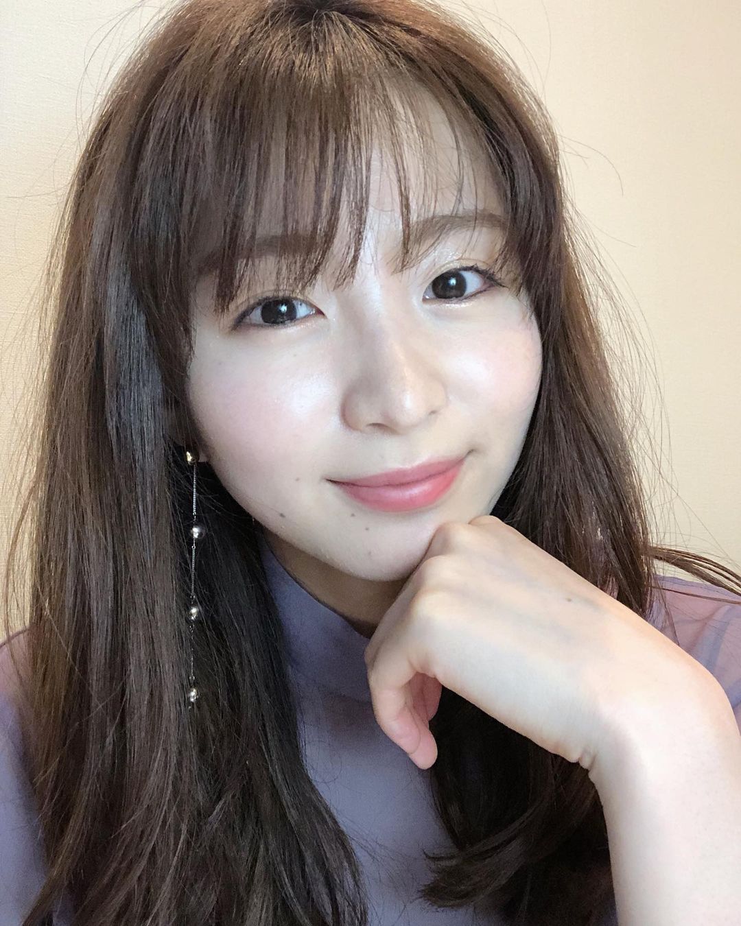 日系时尚杂志模特冈崎纱绘甜美笑容亲和力十足，完全理想型女友