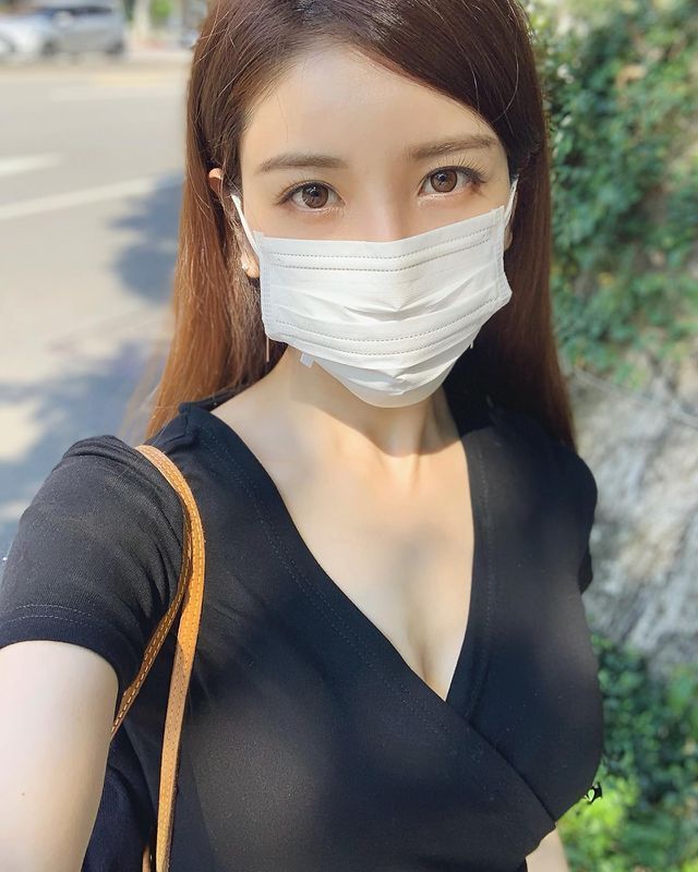 论坛上疯传一张戴口罩的正妹，她竟然是写真女星《亚里沙》