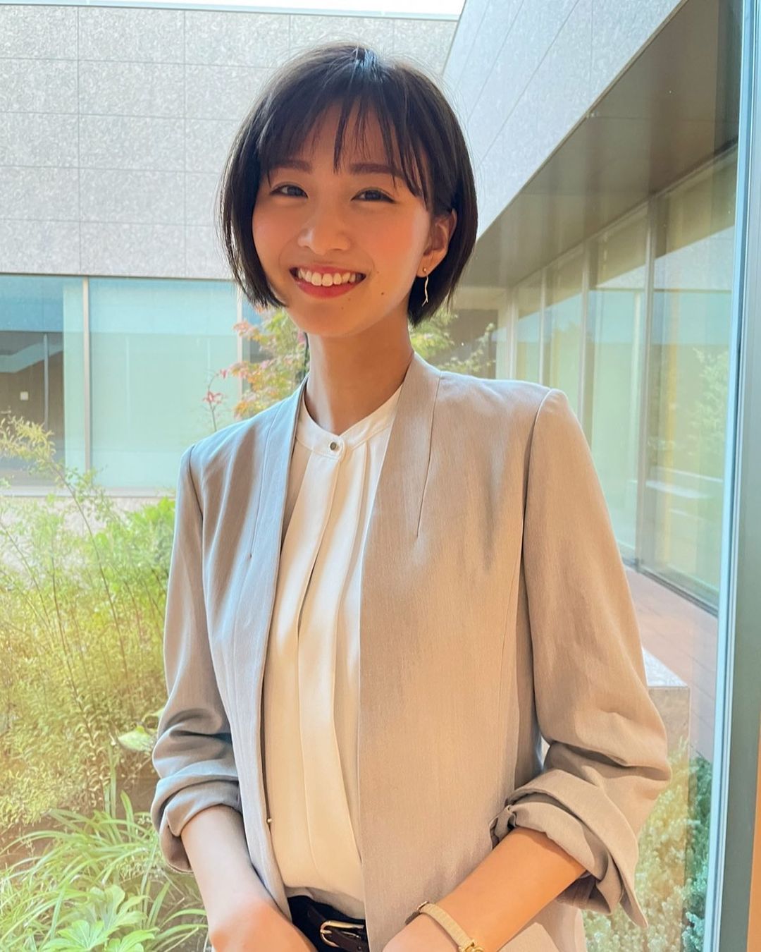 日系时尚杂志模特冈崎纱绘甜美笑容亲和力十足,完全理想型女友