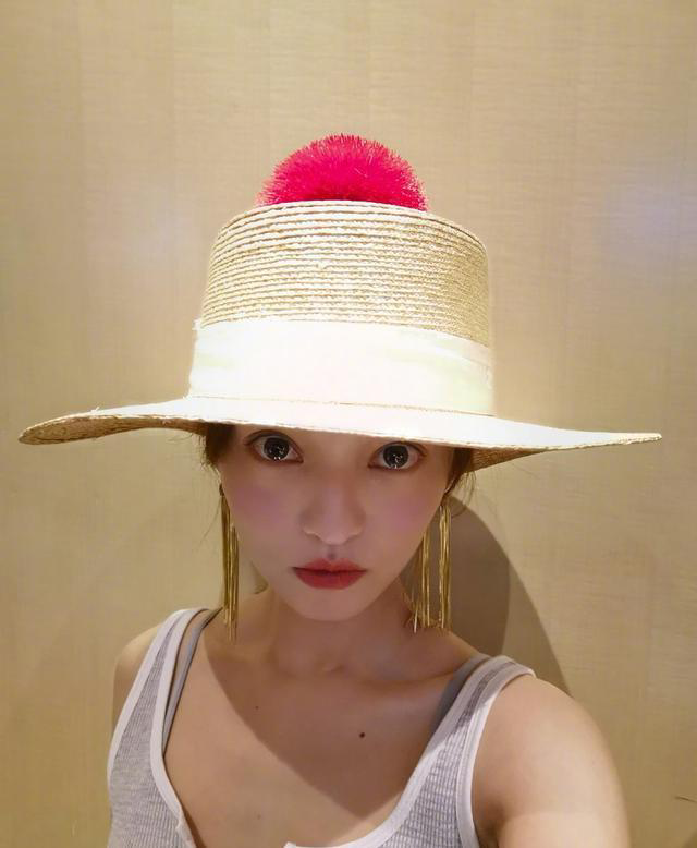 张韶涵开口就有穿透云霄的爆发力,衣品充满了少女感