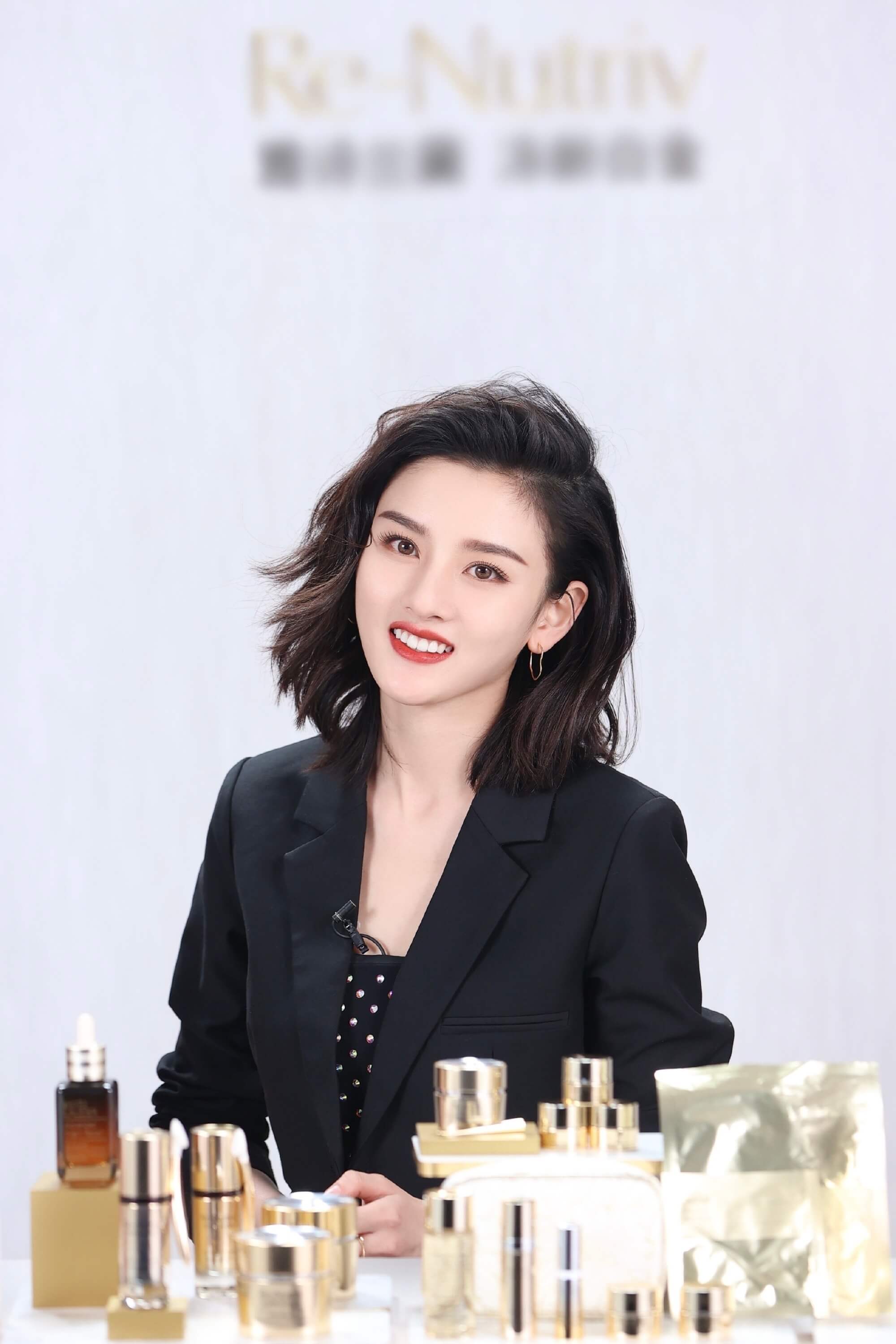 宋祖儿港风称得上95后第一颜霸了吧,网友:好惊艳