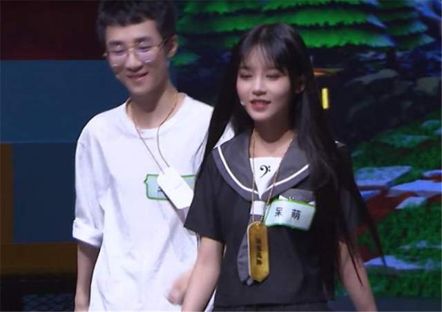 郝一点素颜10级美颜都救不了?同为晒颜呆萌这招更大胆